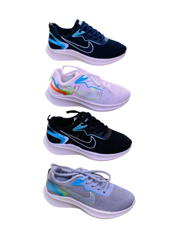 Chaussures de sport Nike حذاء رياضي نوع نايك